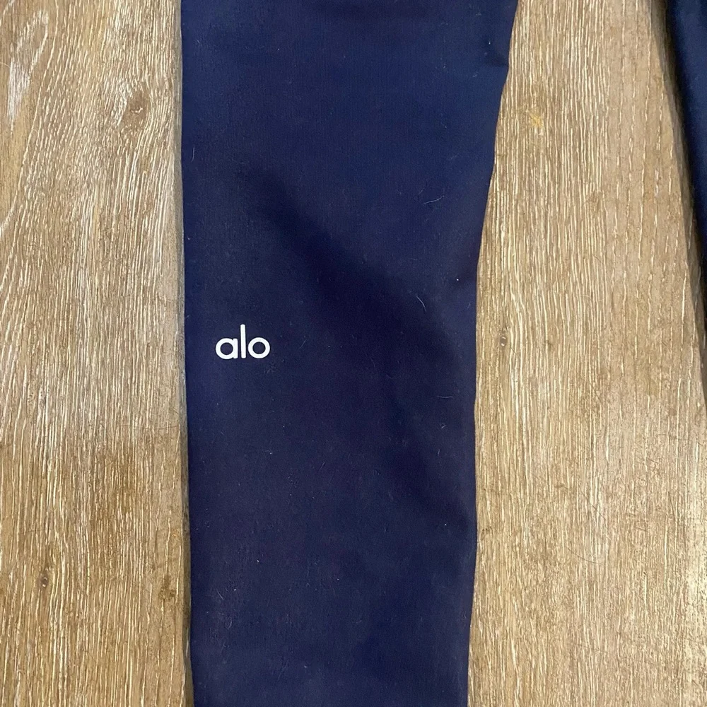 ALO Yoga High-Waist Airbrush Leggings - Size XS (Dark Blue)